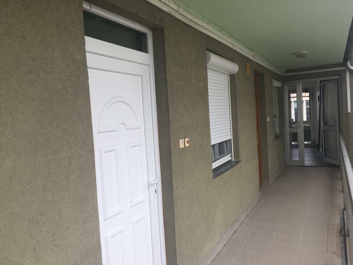 Szelestey Utcai Apartman Сомбатхей Экстерьер фото
